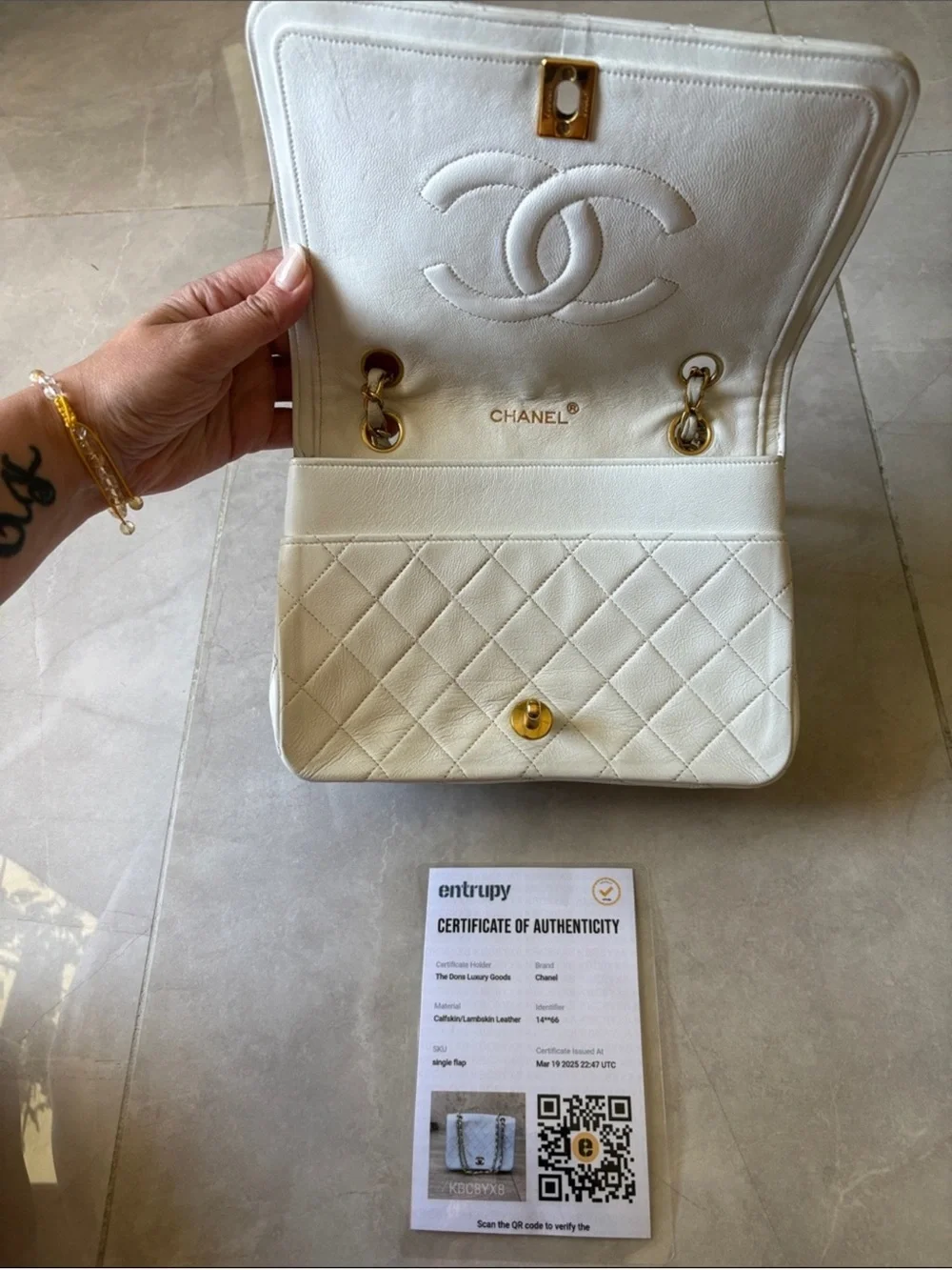 Chanel Vintage White Quilted Shoulder Bag -Gold Hardware - Entrupy Authenticated